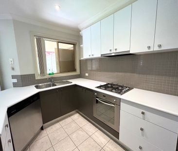 2/11 Sunderland Avenue, - Photo 6