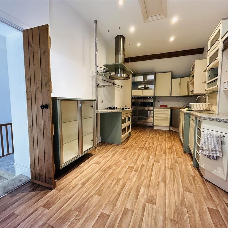 2 bedroom barn conversion to rent - Photo 1