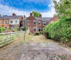 2 BEDROOM House - Terraced - Photo 3