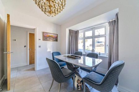 4 bedroom semi-detached house to rent - Photo 5