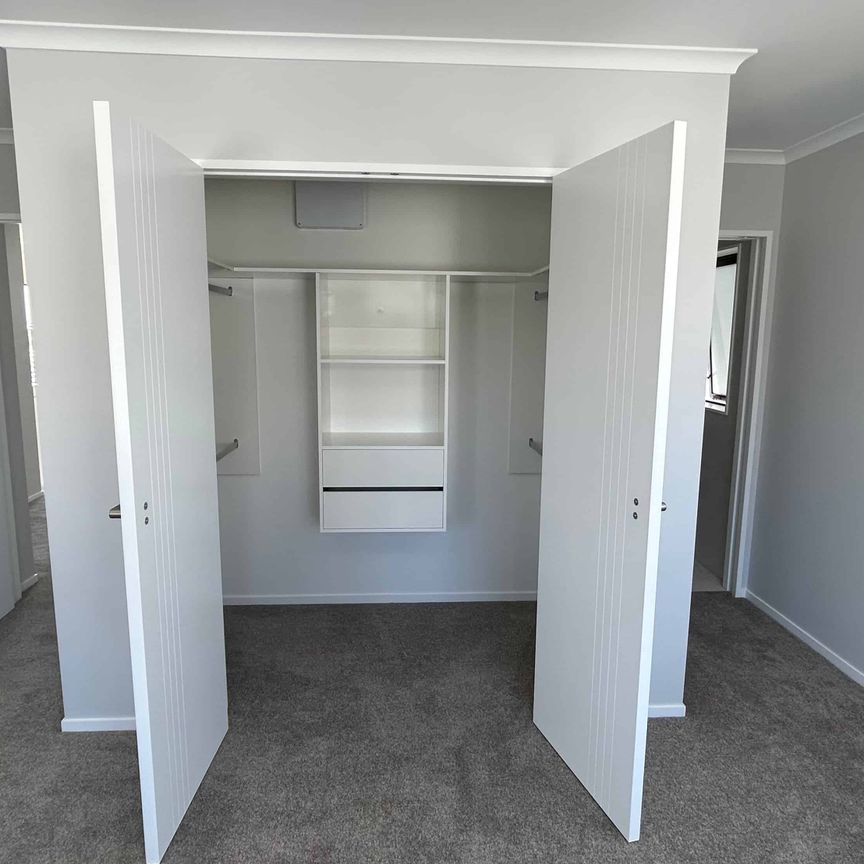 Modern Three Bedrooms Family Home in Fantastic School Zone - Photo 1