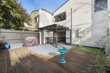 Stylish and Peaceful - Photo 5