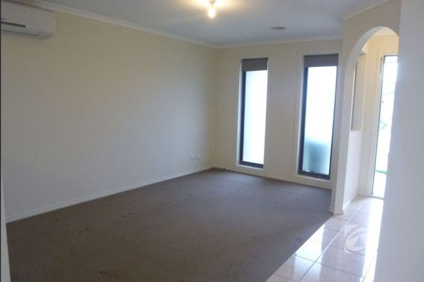 CHARMING & CONVENIENT - Photo 1