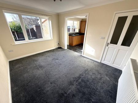 2 bedroom semi-detached bungalow to rent - Photo 2