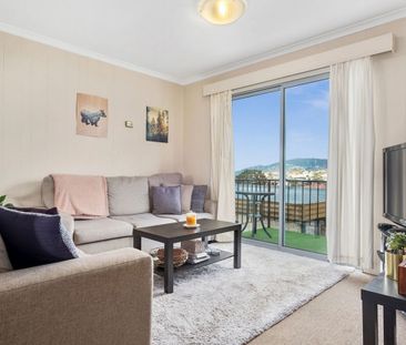 Two bedroom apartment with great views - Photo 1