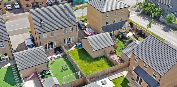4 bedroom semi-detached house to rent - Photo 2
