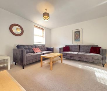 2 bedroom flat to rent - Photo 2