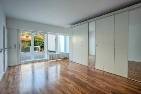 Direkt im Zentrum: 4-Zimmer-Wohnung mit großzügiger Terrasse und viel Wohnfläche - Foto 4