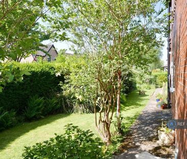 3 bedroom semi-detached house to rent - Photo 6