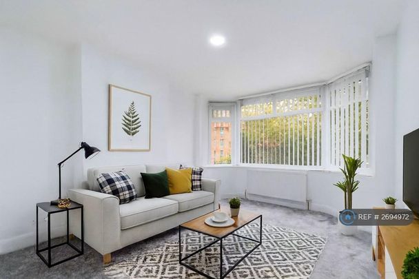 4 bedroom semi-detached house to rent - Photo 1