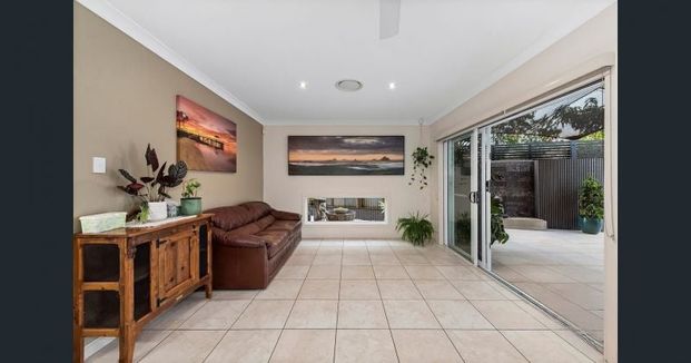 Large 5-Bedroom Residence Available for 6-Month Lease in Prime Carseldine Location - Photo 1