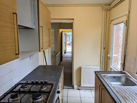 3 bedroom terraced house to rent - Photo 3