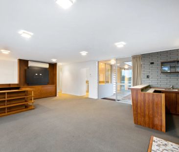 Spacious Family Home with Breathtaking City Views in Everton Park - Photo 1