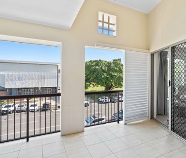 INNER CITY LIVING !!! - Photo 6