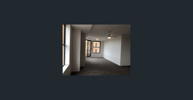 6th floor, north-east corner apartment with harbour-view and parking for two vehicles. - Photo 1