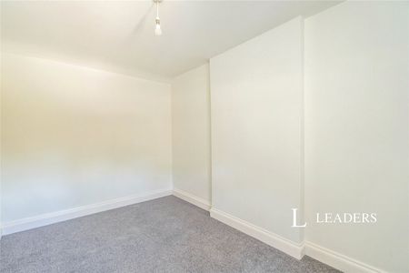 3 bedroom house to rent Pagham Road, Bognor Regis, PO21 - Photo 2