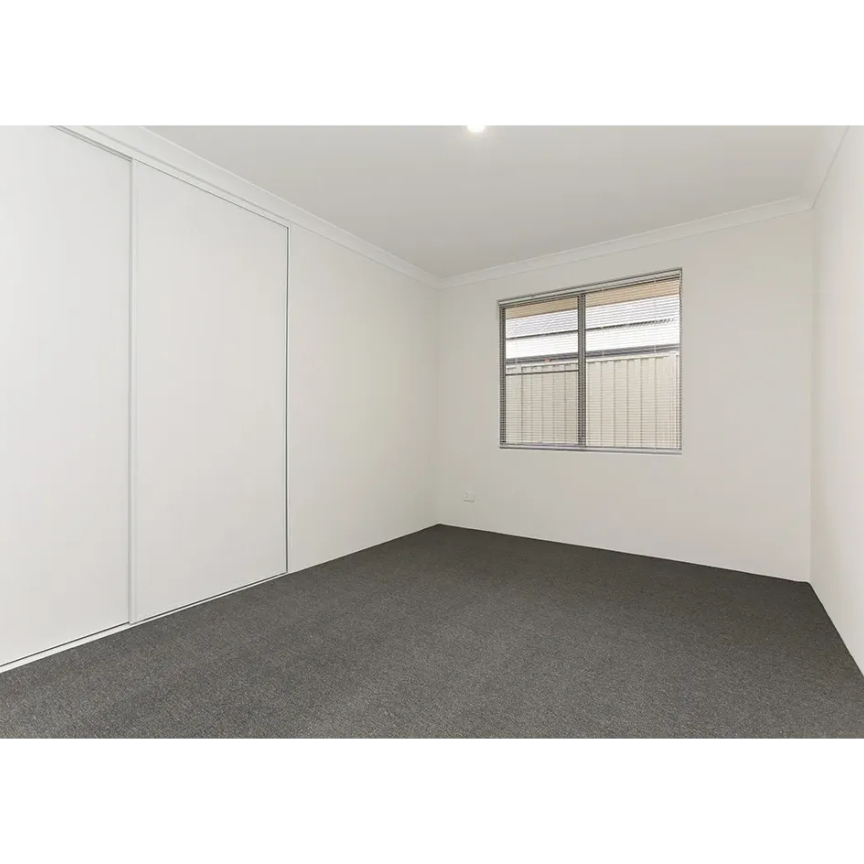 Spacious Family Living in the Heart of Byford!!! - Photo 1