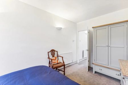 1 bedroom house in London - Photo 5