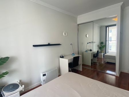 Furnished Two Bedroom Apartment with Timber flooring - Photo 4