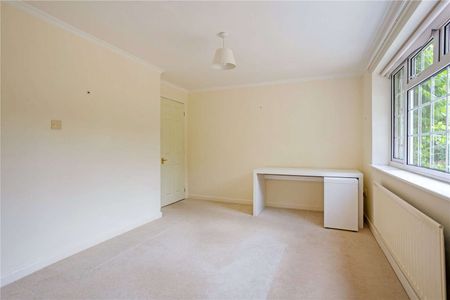 A charming family home offering flexible accommodation across two floors. - Photo 3