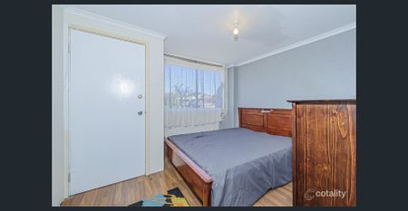 Comfortable Family Living Close to Shops & Transport - Photo 4