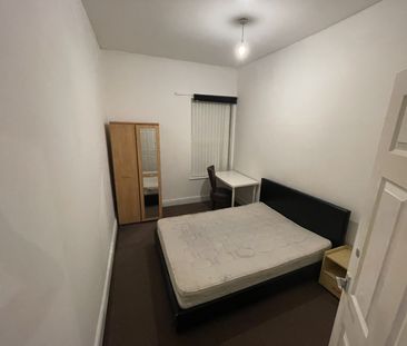 Room in a Shared Flat, Edmund Street, M6 - Photo 3