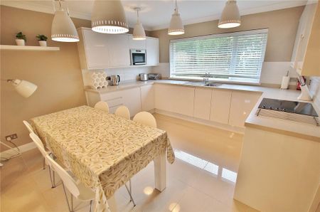 2 bedroom maisonette to rent - Photo 2