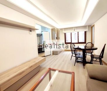 Alquiler de piso en CL Nueve De Mayo - Foto 2