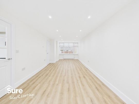 3 bedroom end of terrace house to rent - Photo 1