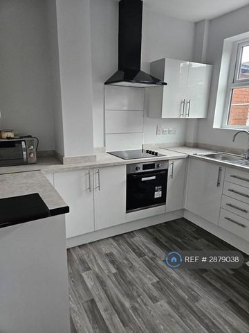 3 bedroom semi-detached house to rent - Photo 5
