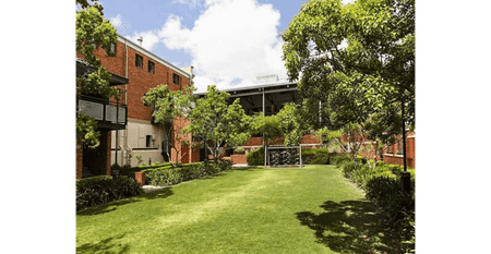 Newly renovated, in sought-after complex 15 mins walk from CBD - Photo 2