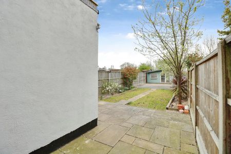 3 bedroom semi-detached house to rent - Photo 4