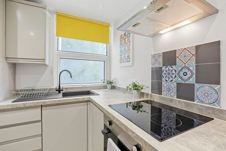 2 Bed Flat, Richmond Place, BN2 - Photo 3