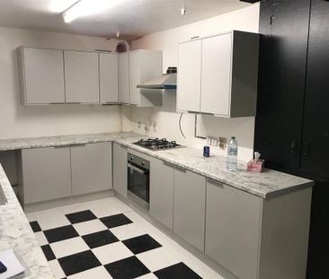 3 bedroom semi-detached house to rent - Photo 6