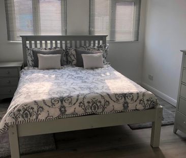 1 Bed Flat, Durnsford Road, SW19 - Photo 1