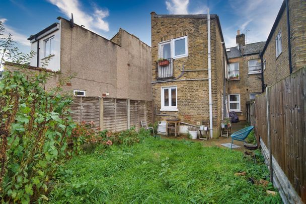2 Bed Flat, Newport Road, E10 - Photo 1