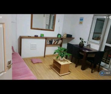1 bedroom in a flat share to rent - Photo 1