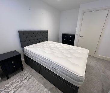 Sloane House, Aylesbury, New Street - Photo 2