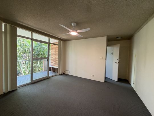Spacious 2 Bedroom Unit with Garage – Prime Merewether Location - Photo 1