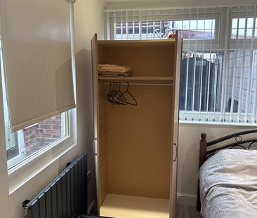 Bedsit, Manley Road, M21 - Photo 6