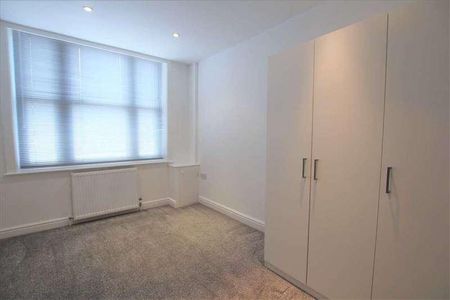 Carfax, Horsham, RH12 - Photo 3