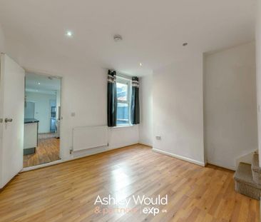 3 bedroom end of terrace house to rent - Photo 3