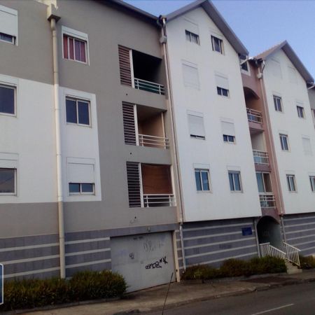 Location Appartement 3 pièces 51m² LE TAMPON 97430 - Photo 3