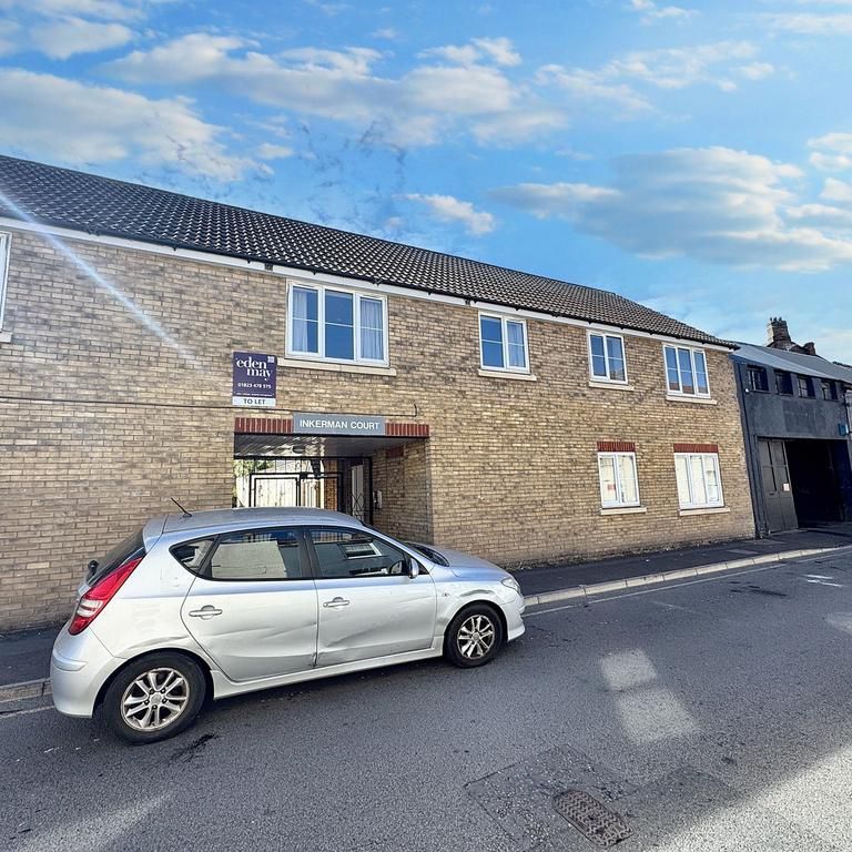 2 bedroom flat to rent - Photo 1