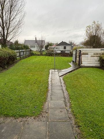 Tidy 2 Bedroom with large backyard - Photo 4