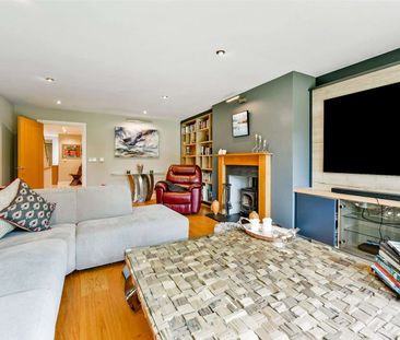 The Stone House is a beautifully presented detached family home loc... - Photo 1