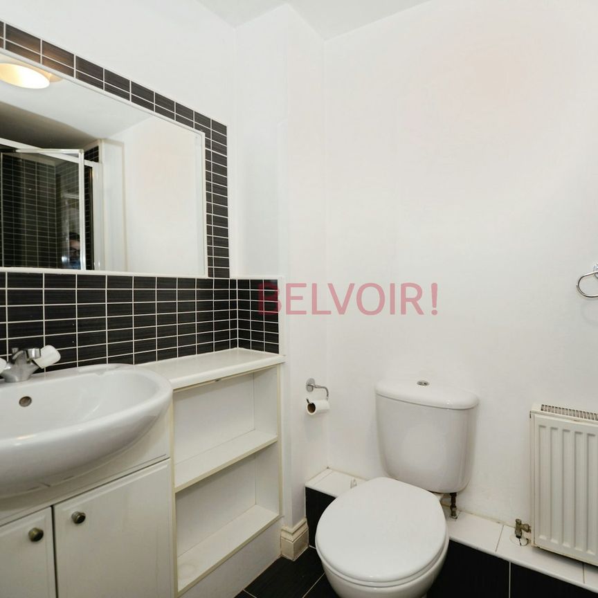 Flat to rent on - Photo 1