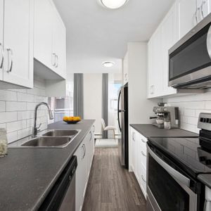 Diplomat Apartments - Photo 3