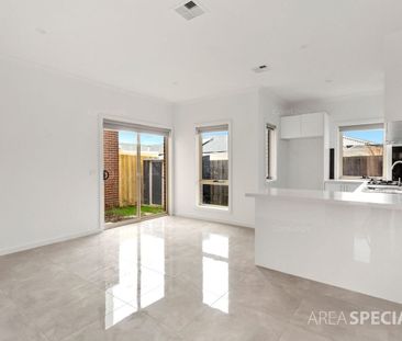 Modern & Spacious Townhouse in Central Cranbourne! - Photo 5