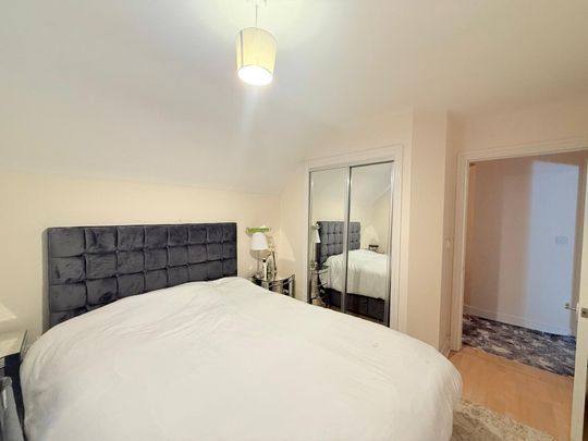Bramshott Place, Fleet - 2 bedrooms Property for lettings - Seymours - Photo 1